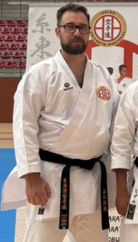 Pedro Coelho com karategi e cinto preto