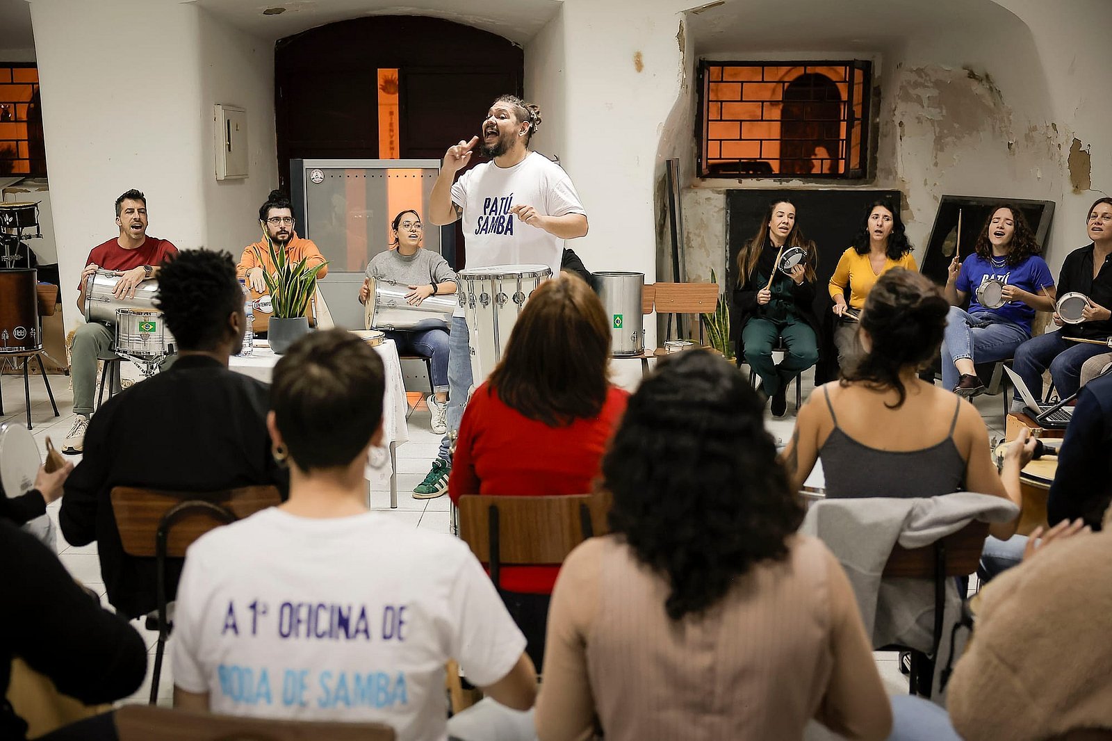 Alunos do Patú Sambá reunidos na oficina