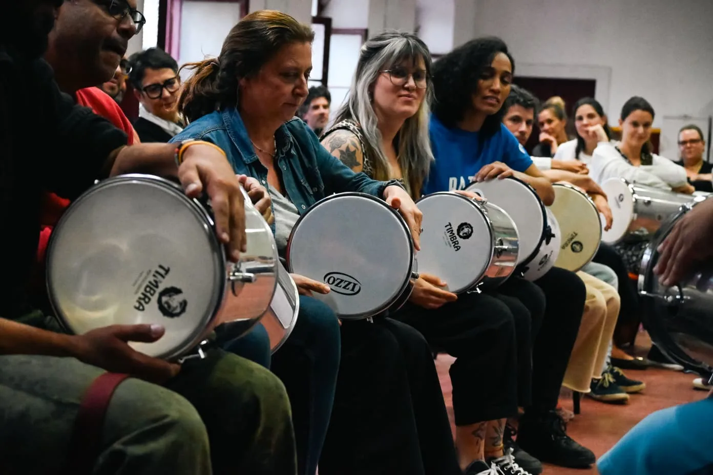 Alunos do Patú Sambá reunidos na oficina